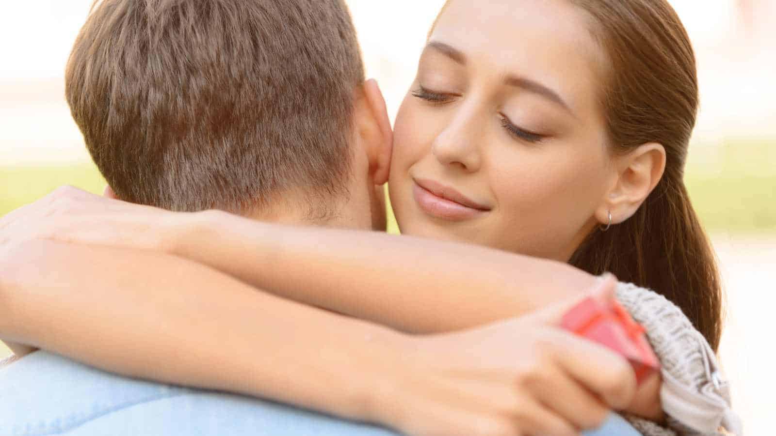 12 rare traits shared by women who stay loyal to one person for a lifetime