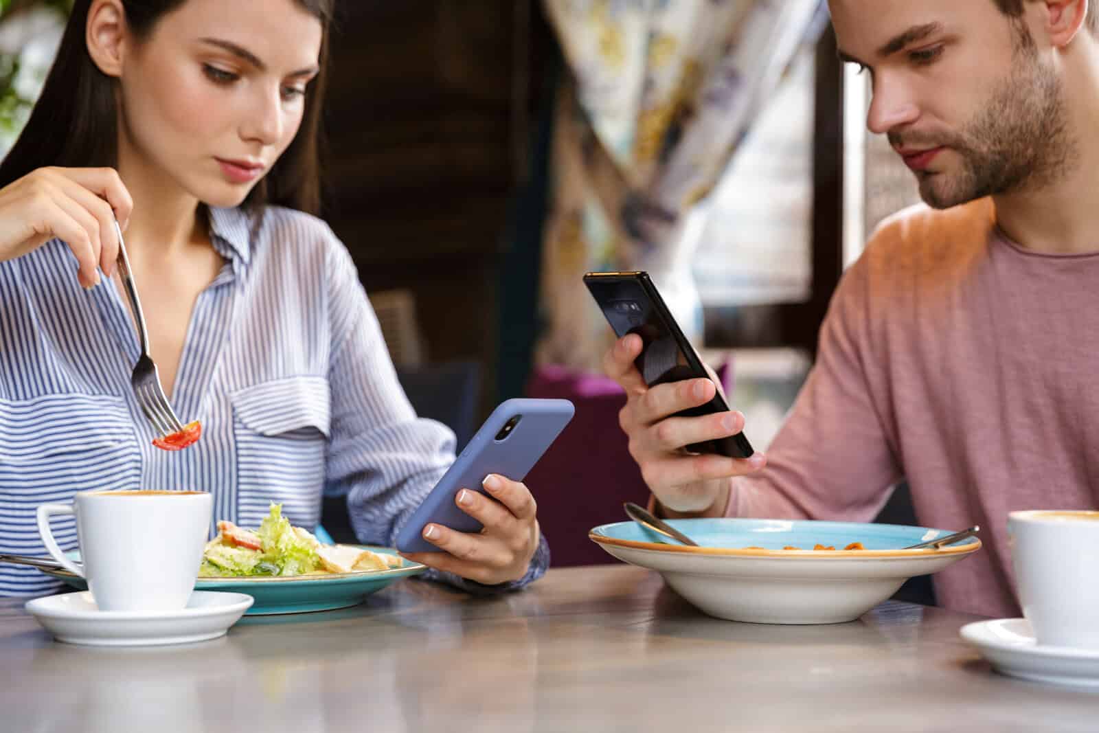 13 subtle habits that can make you seem less classy than you think