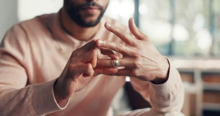 11 psychological reasons women prefer married men