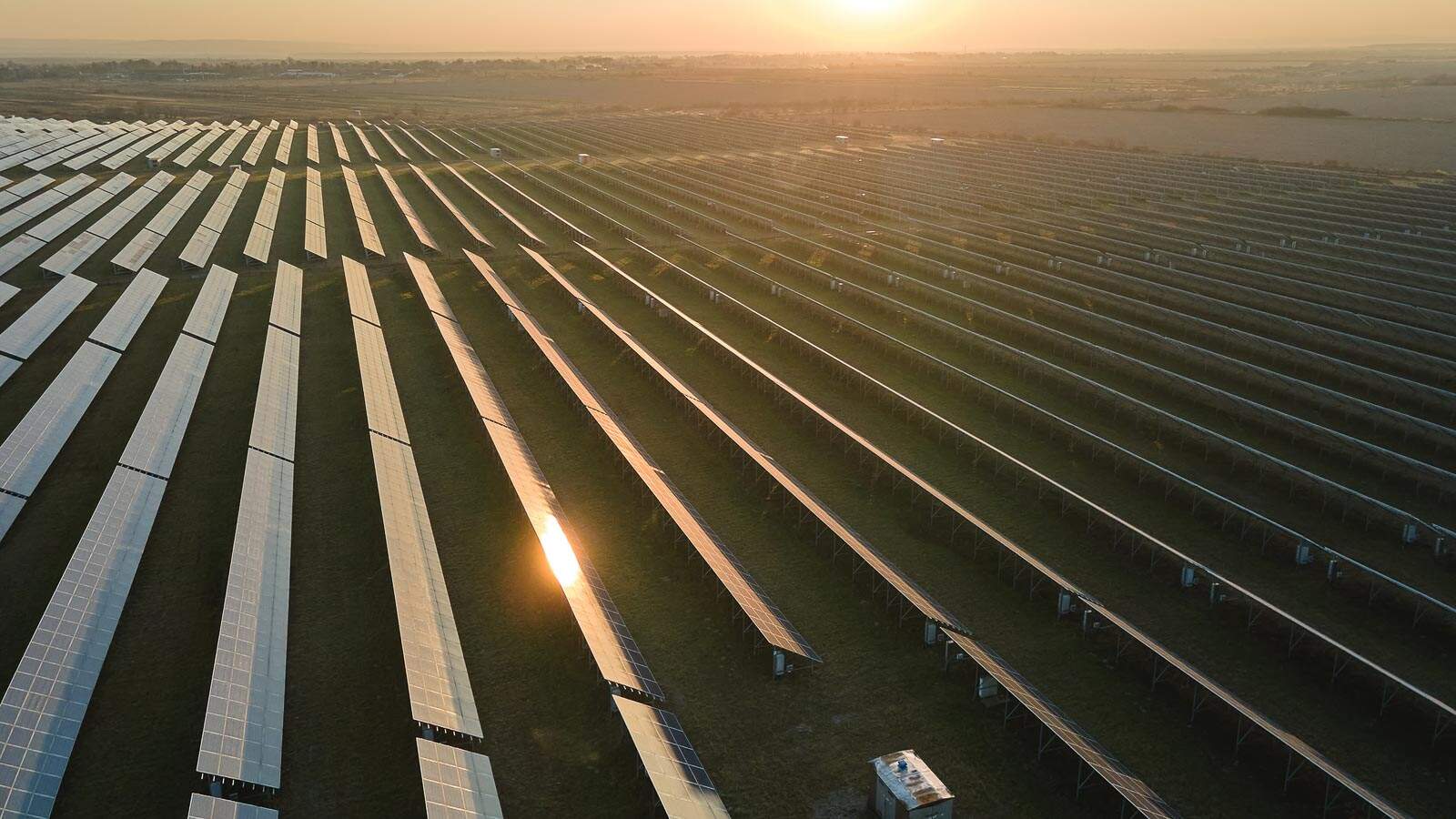 Arial view solar farm. bilanol via 123rf.