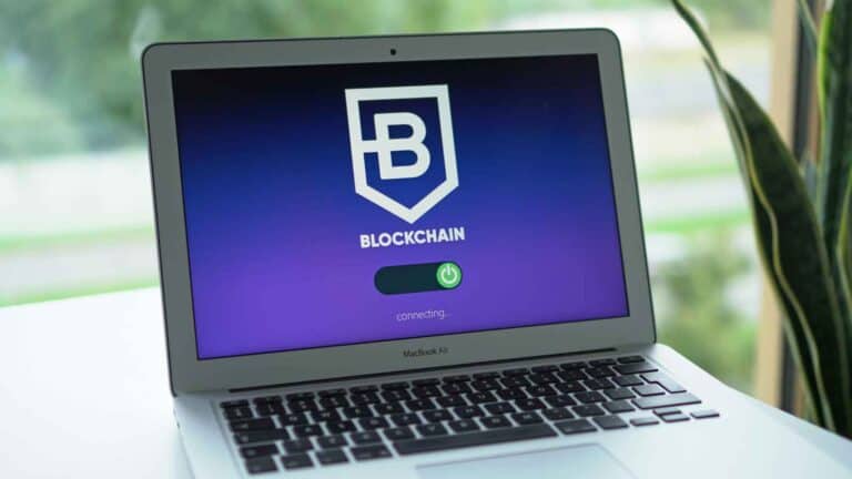Who Control Blockchain Banks vs. Blockchain: who will control the future of money? - The Queen ...
