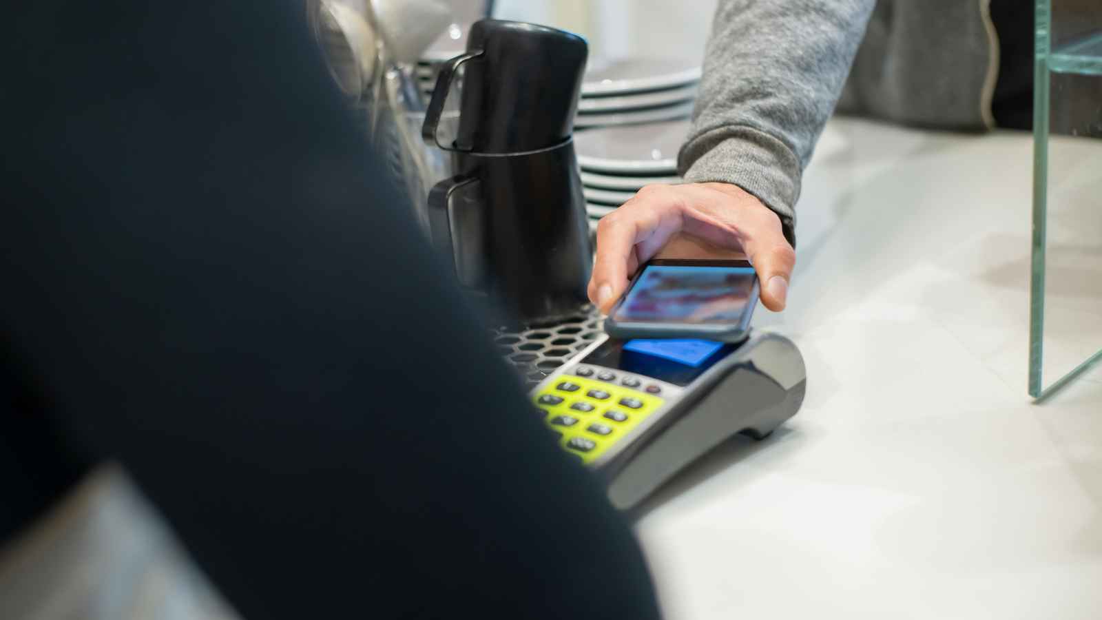 The End of the Wallet? How Digital IDs and Payment Apps Are Taking Over