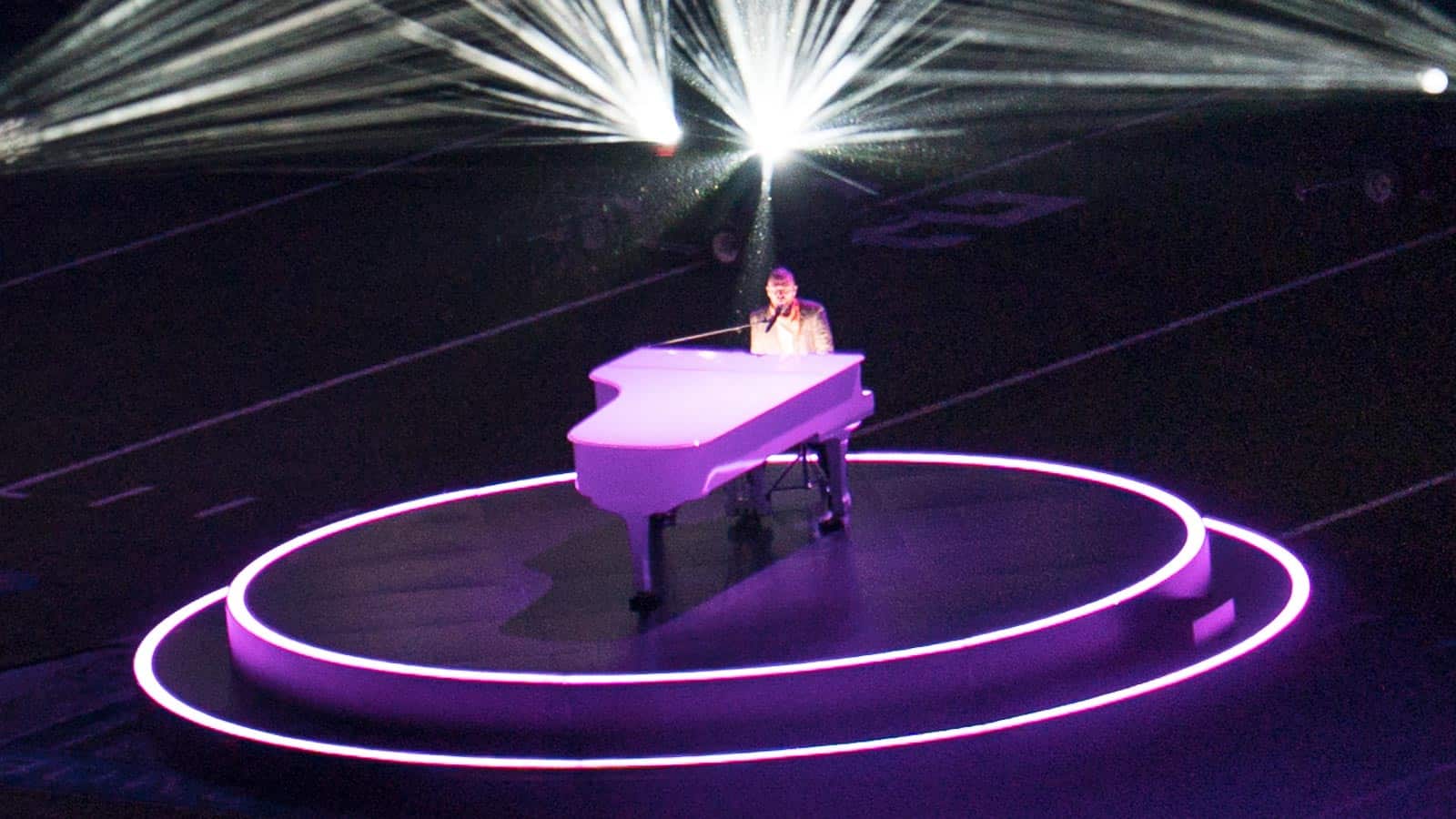 Justin_Timberlake_at_piano. Creative Commons Attribution-Share Alike 2.0.