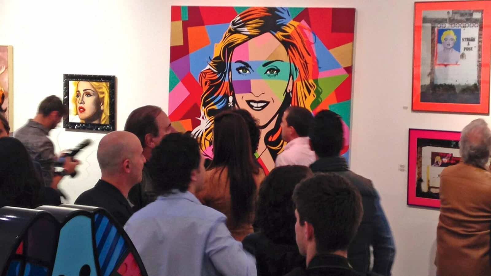 Pop_Artist_Lobo_-_Exhibition_in_Sao_Paulo. Creative Commons Attribution 2.0 Generic