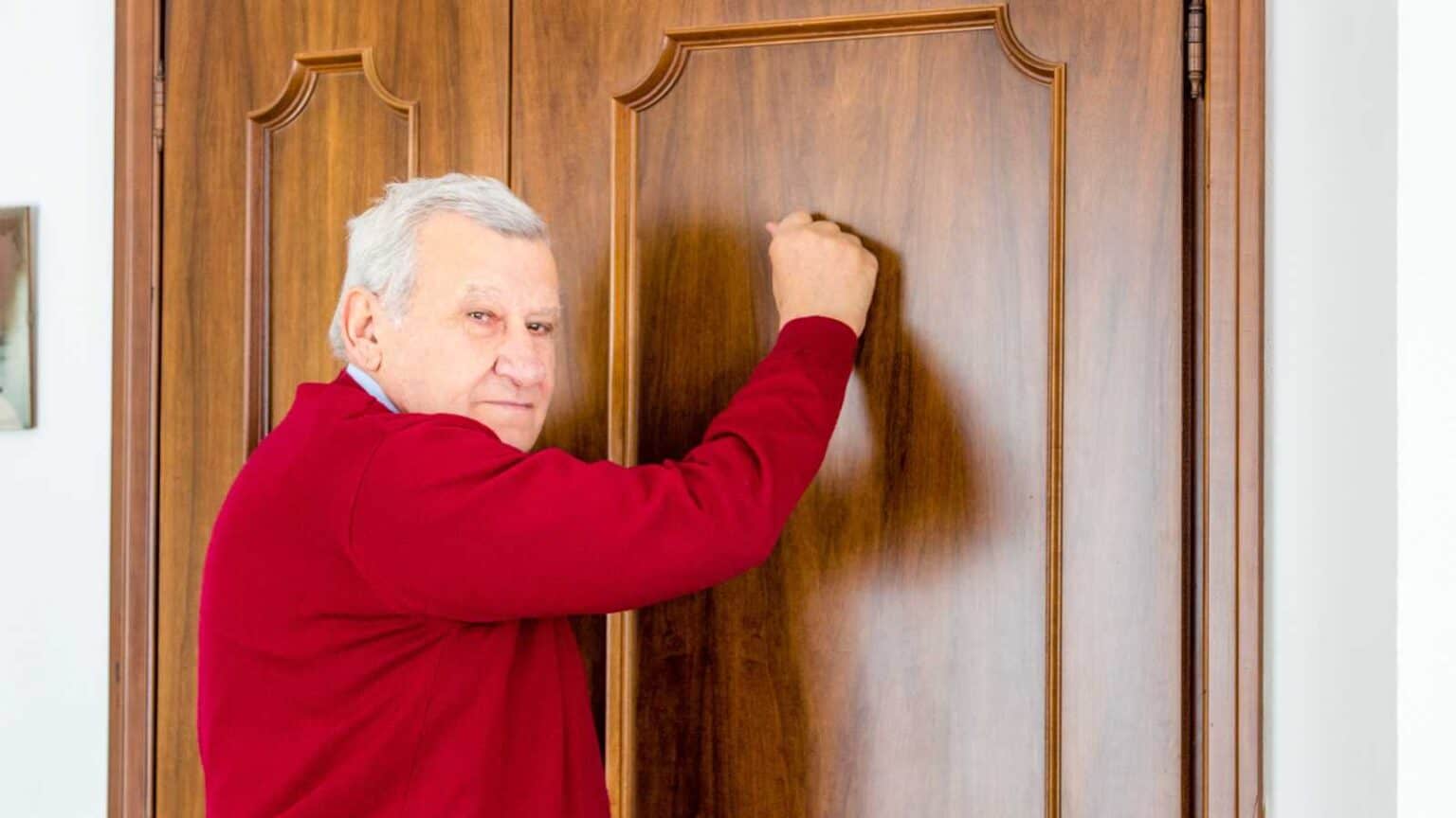 10 outdated habits older people keep doing because no one corrects them ...