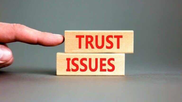 subtle conversation habits that reveal someone is untrustworthy