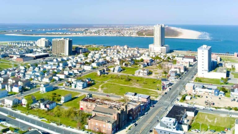 10 U.S. towns that once thrived and now struggle