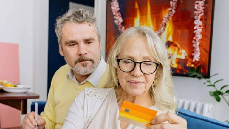 11 risky places fraud experts say you should avoid using your debit card