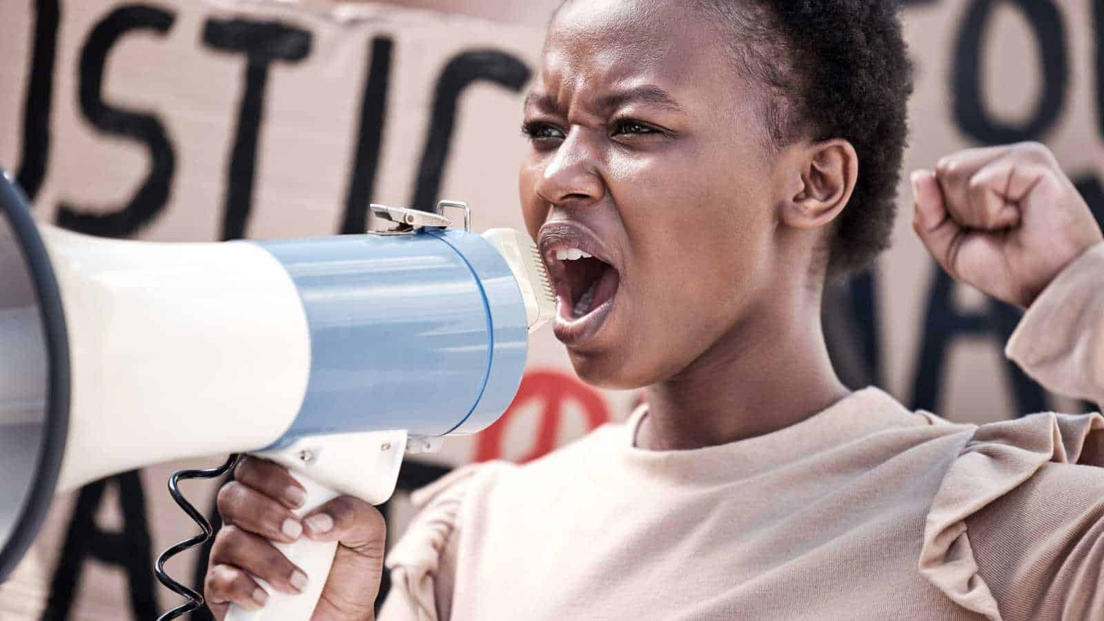 10 Traits That Define an Empowered and Unstoppable Woman