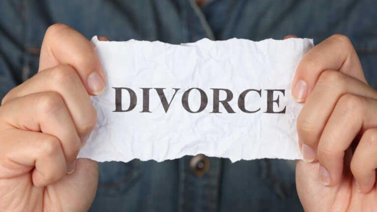 Therapists reveal the 8 real reasons behind the sudden surge in gray divorce