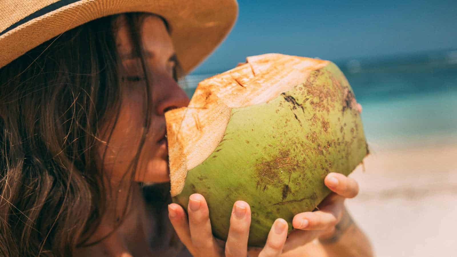 12 health benefits of drinking coconut water every week