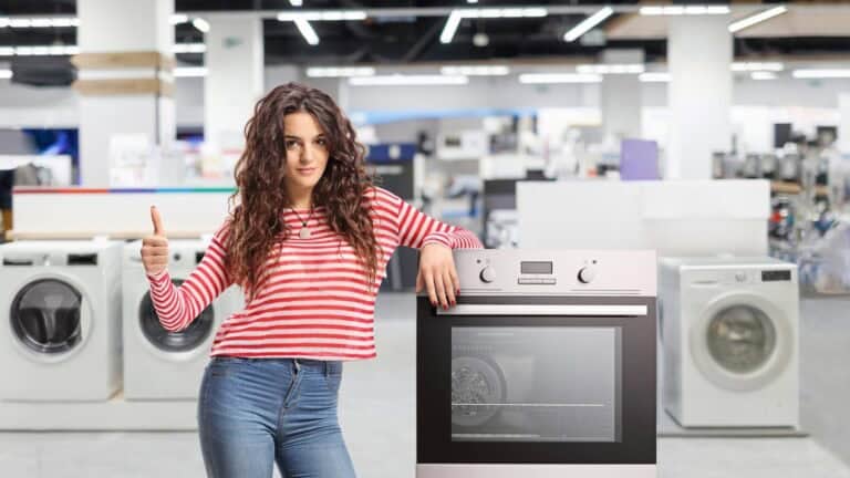 woman shopping. ljupco via 123rf