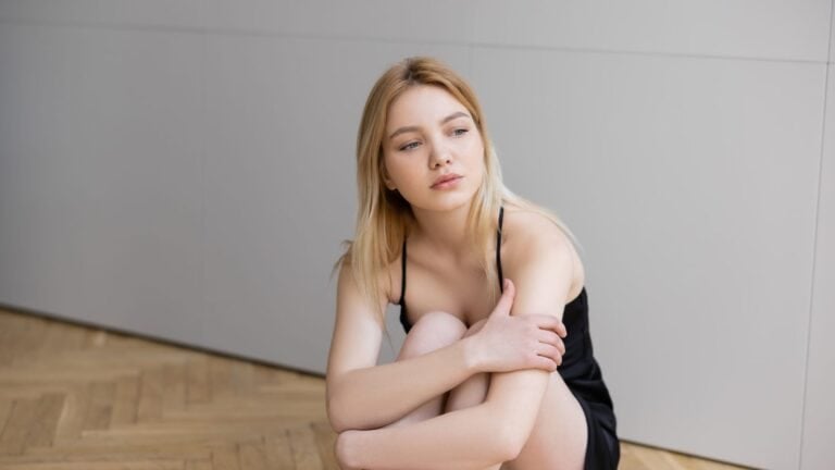 12 Ways Body Ideals Are Warping Women's Self‑Worth