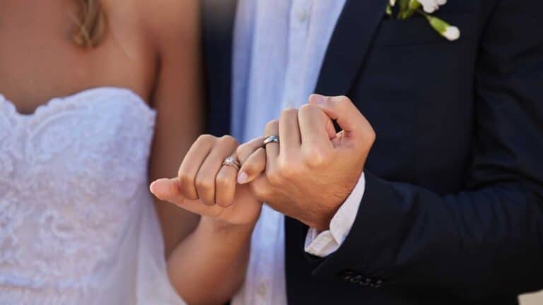 habits men need to drop after tying the knot