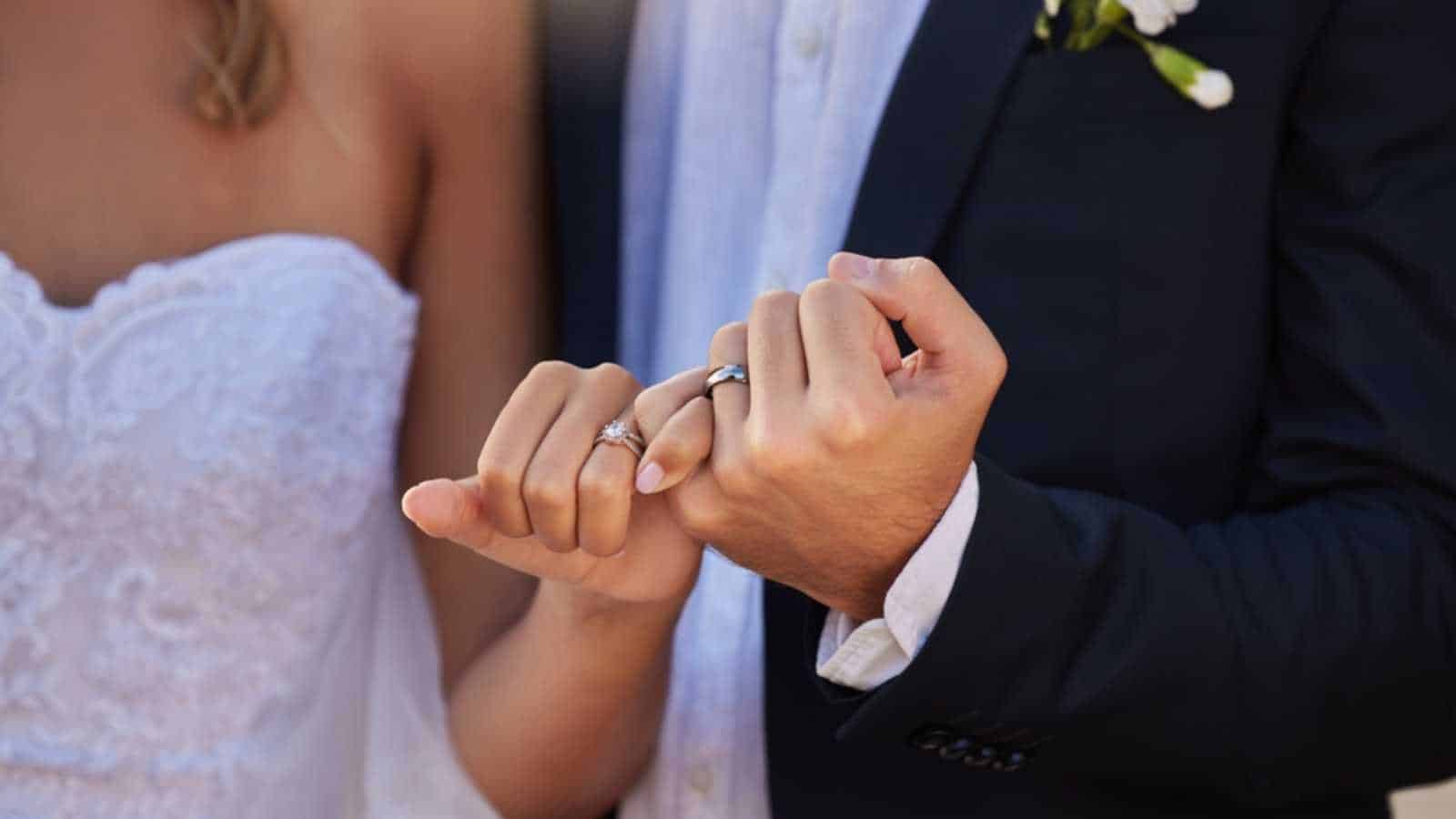 habits men need to drop after tying the knot