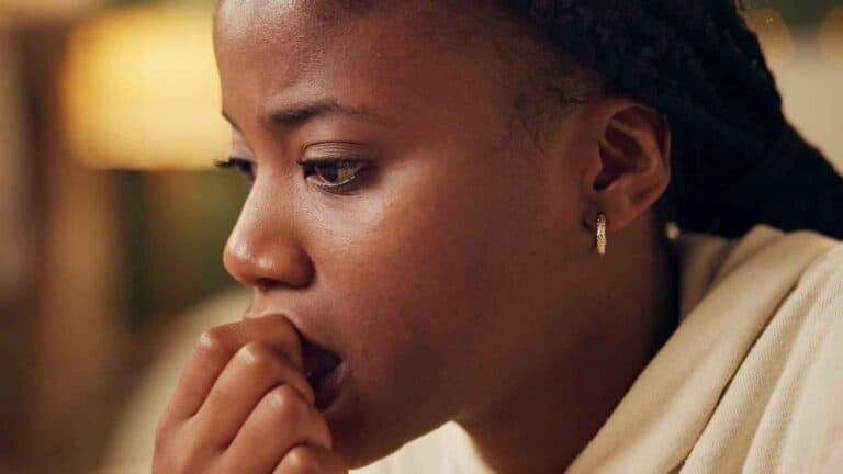 12 Habits That May Indicate Unhealthy Behavior in Women