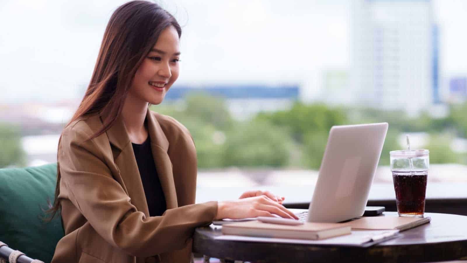 surprises men secretly hope women will do on dates