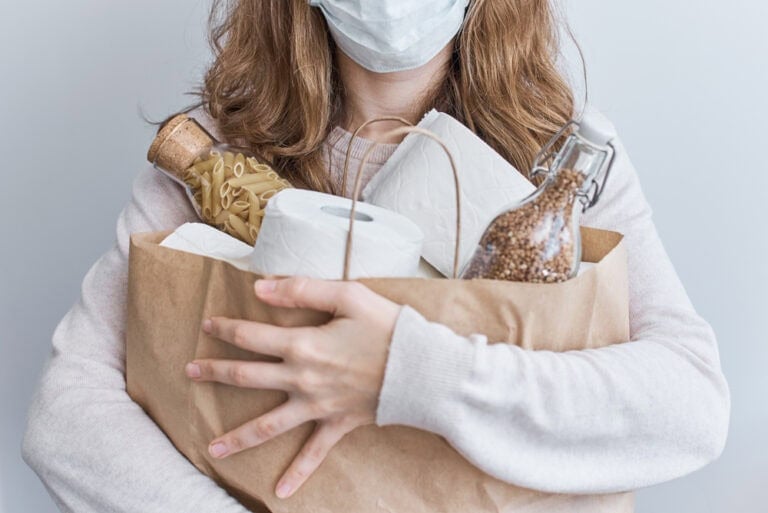 12 Common Signs That Suggest a Woman Is Financially Struggling