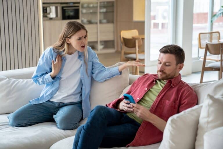 10 relationship red flags that came with the existence of AI companions