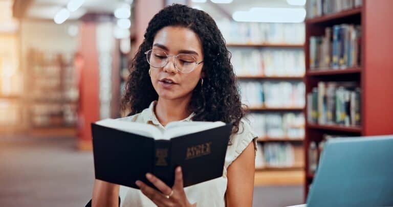 How people are reacting to Texas forcing students to read the Bible
