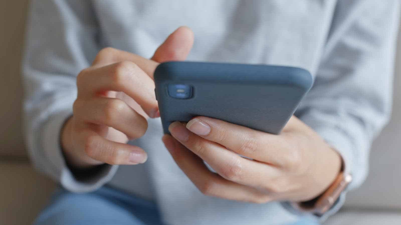 12 Places Where Isolated Women Find Community Online