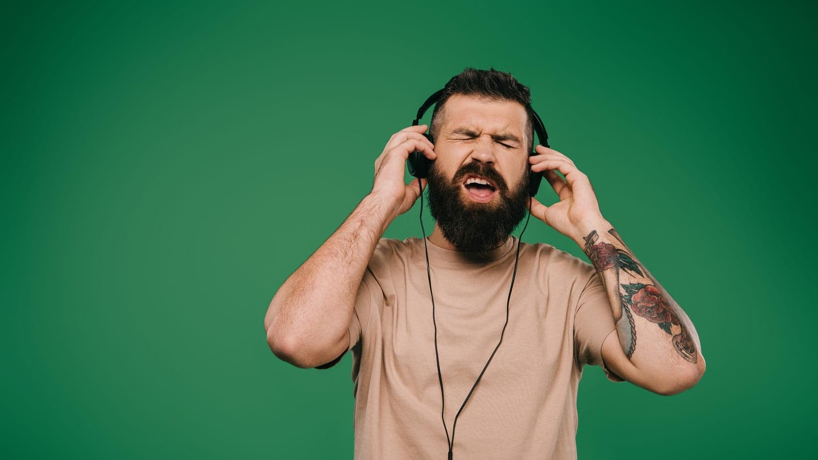 man singing. lightfieldstudios via 123rf