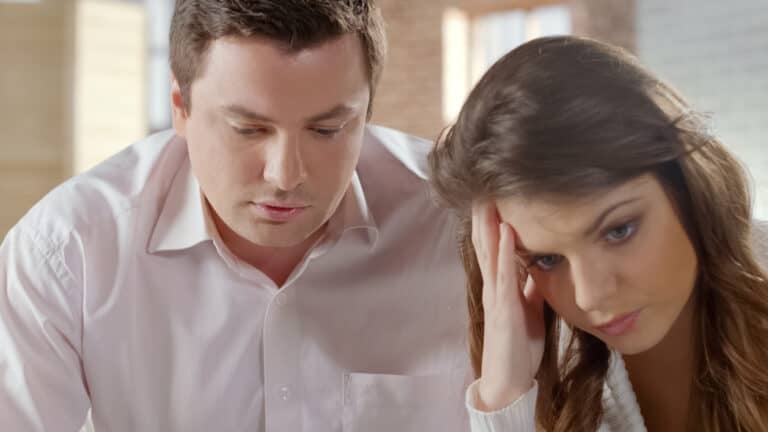 15 things wives quietly do when they’re unhappy in their marriage