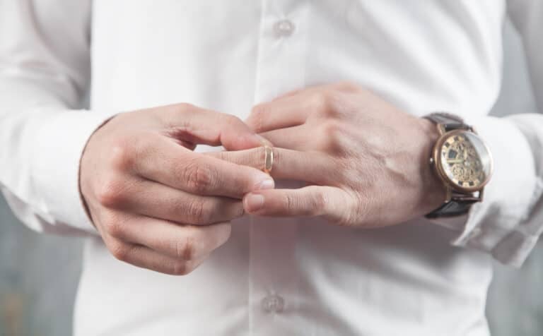 Why do some married men avoid wearing their wedding rings? 12 reasons behind the habit