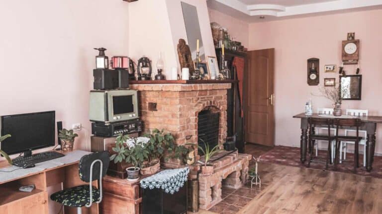 12 living room features that often reflect a modest upbringing