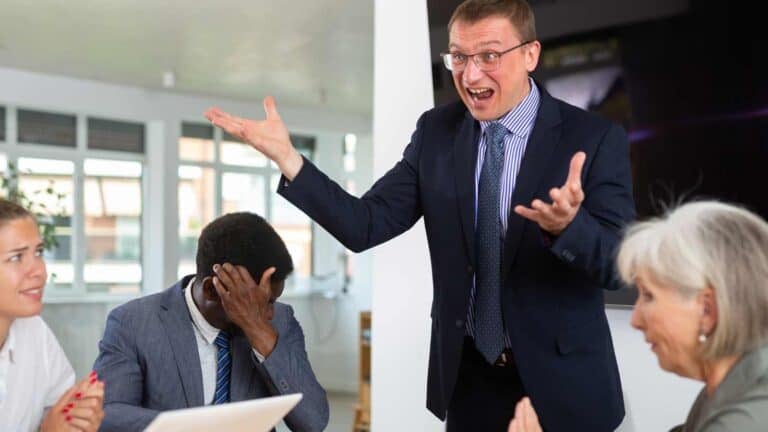 12 signs your boss doesn’t respect work-life balance