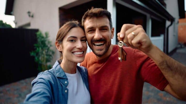 The housing market increasingly favors couples: 12 challenges single buyers face