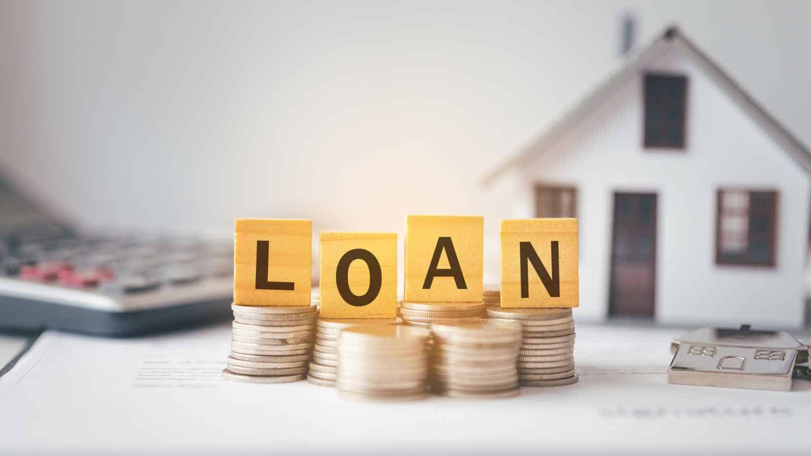 12 Common Signs That Suggest a Woman Is Financially Struggling