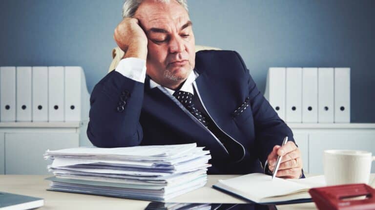 Employee Claims They Stole 2,000 Hours From Work — and the Internet Is Split Over Who Really Got Robbed