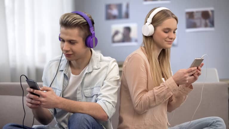 14 ways life was better before smartphones took over, according to Boomers