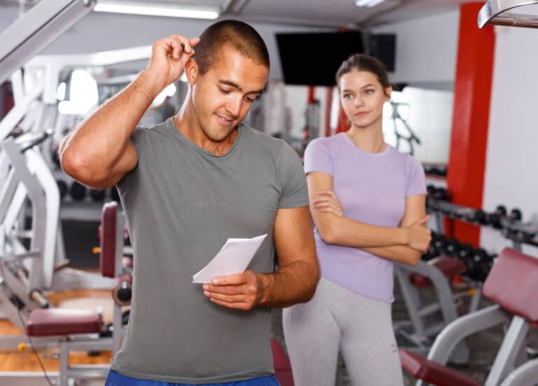 12 signs men really don’t care about you at the gym