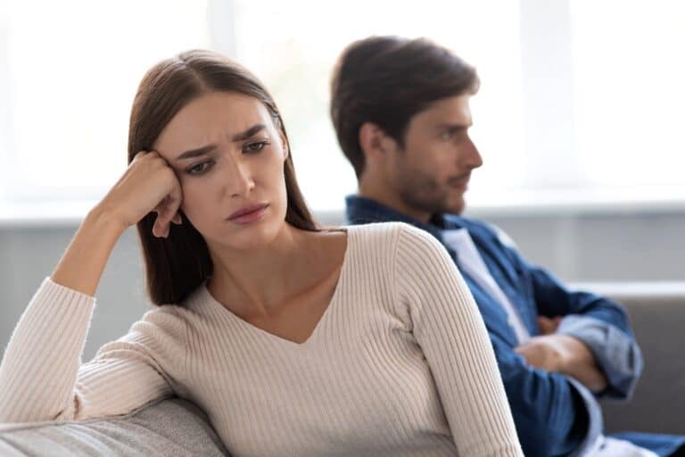 12 clear signs a woman is not interested in you