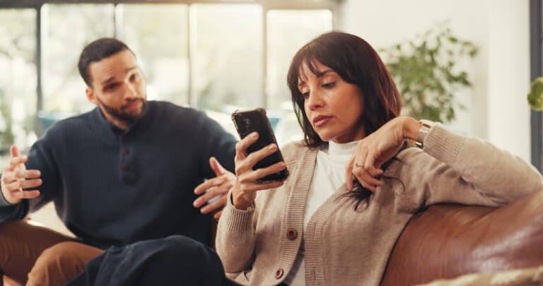 12 habits that quietly make others dislike you