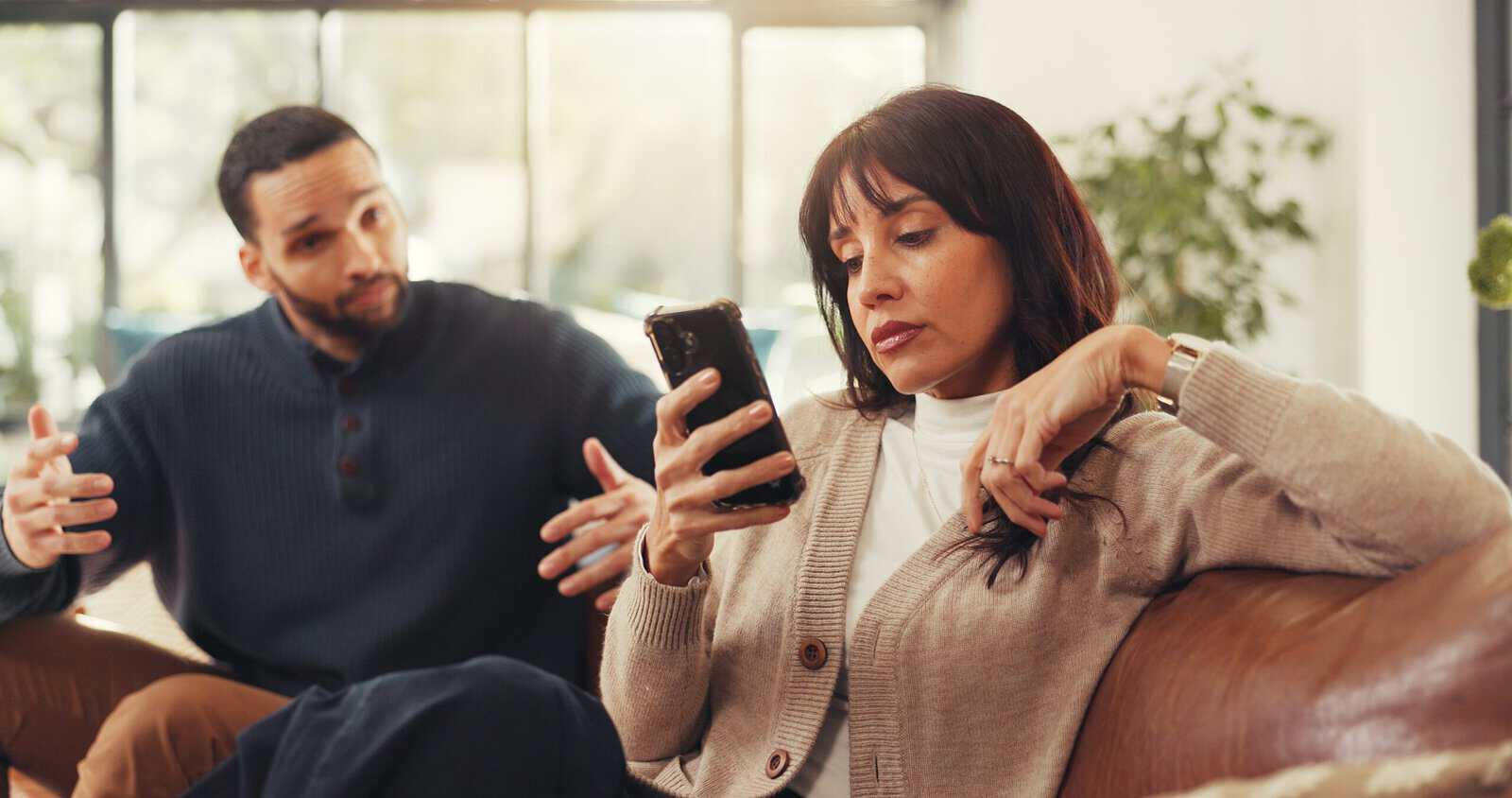 12 habits that quietly make others dislike you