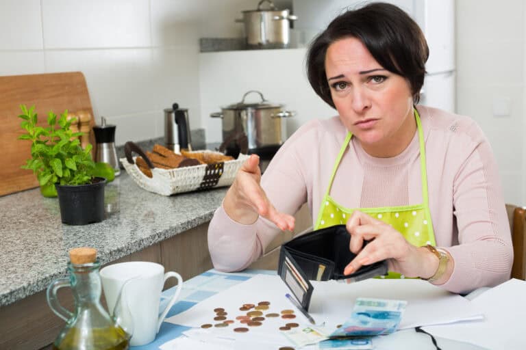12 financial risks behind the tradwife lifestyle