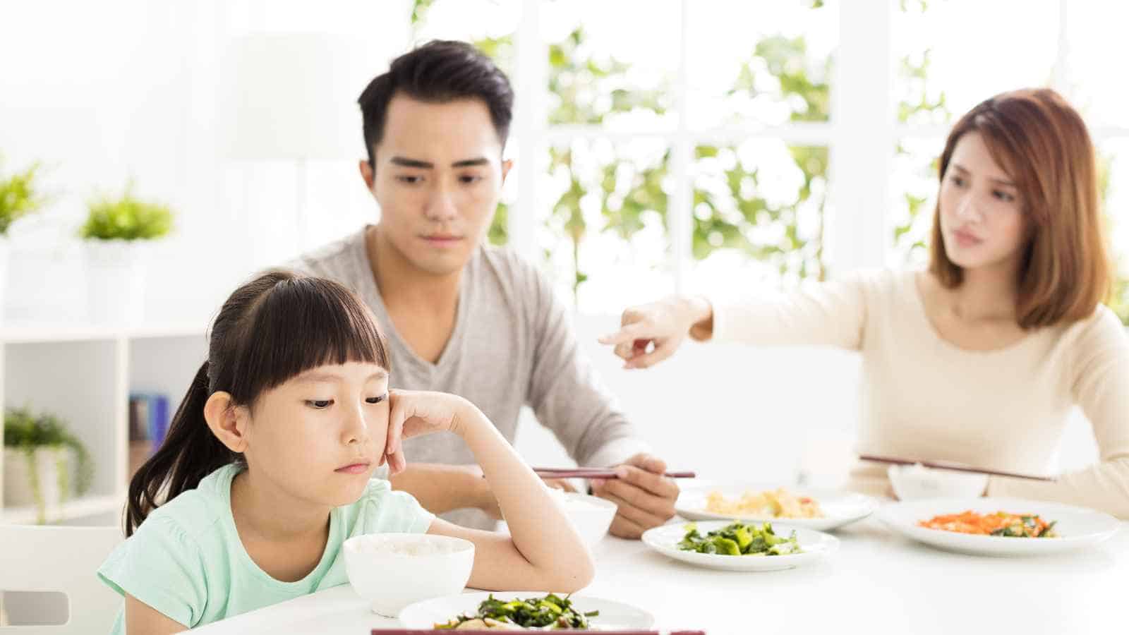 Parents Are Questioning Whether Mealtime “Games” Are Helping or Making Things Worse