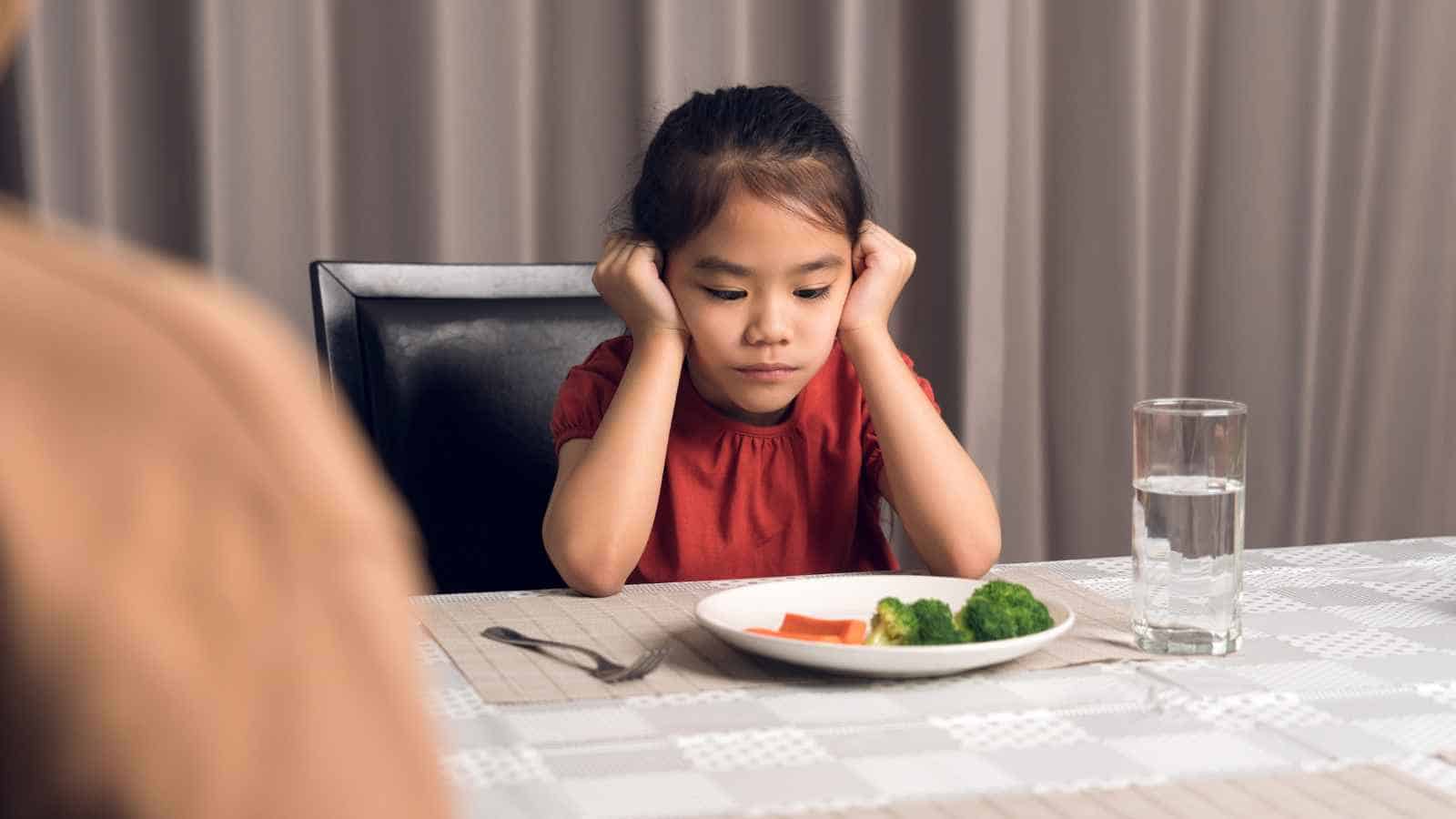 Parents Are Questioning Whether Mealtime “Games” Are Helping or Making Things Worse