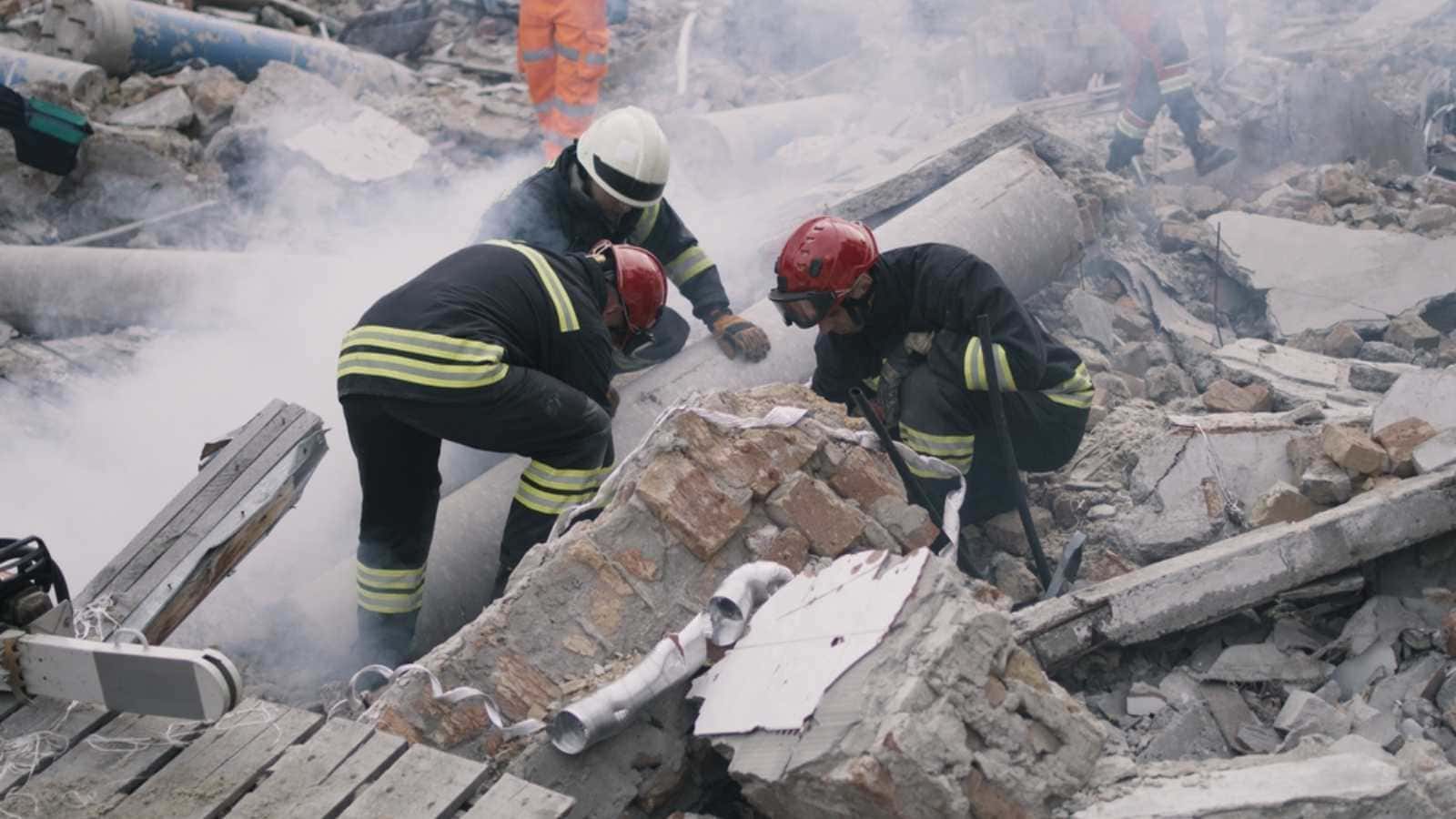Father and son found alive after 4 days under rubble in Venezuela earthquake zone