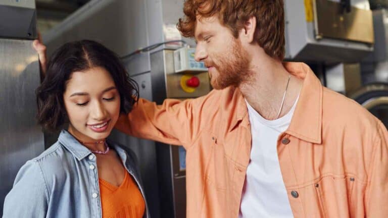 12 Ways Men React When They Spot a Pretty Woman