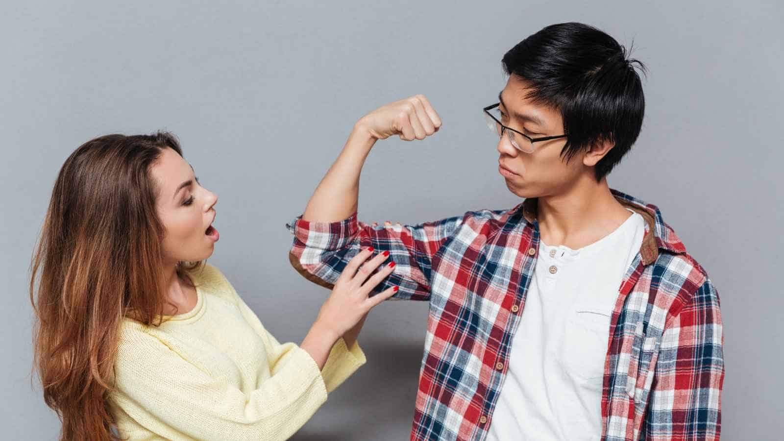 12 Ways Men React When They Spot a Pretty Woman