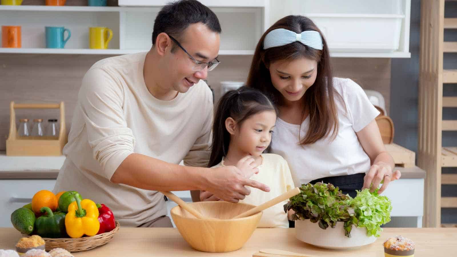 Parents Are Questioning Whether Mealtime “Games” Are Helping or Making Things Worse