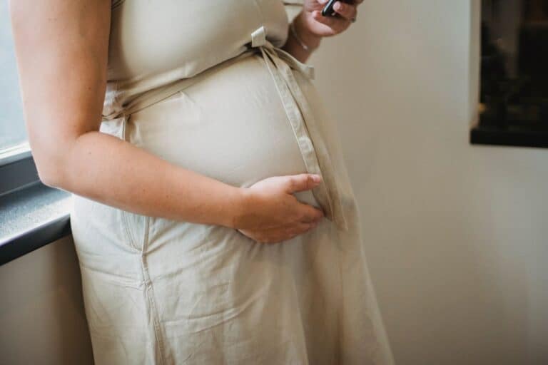 11 things pregnant women should watch out for when flying alone to stay safe and comfortable