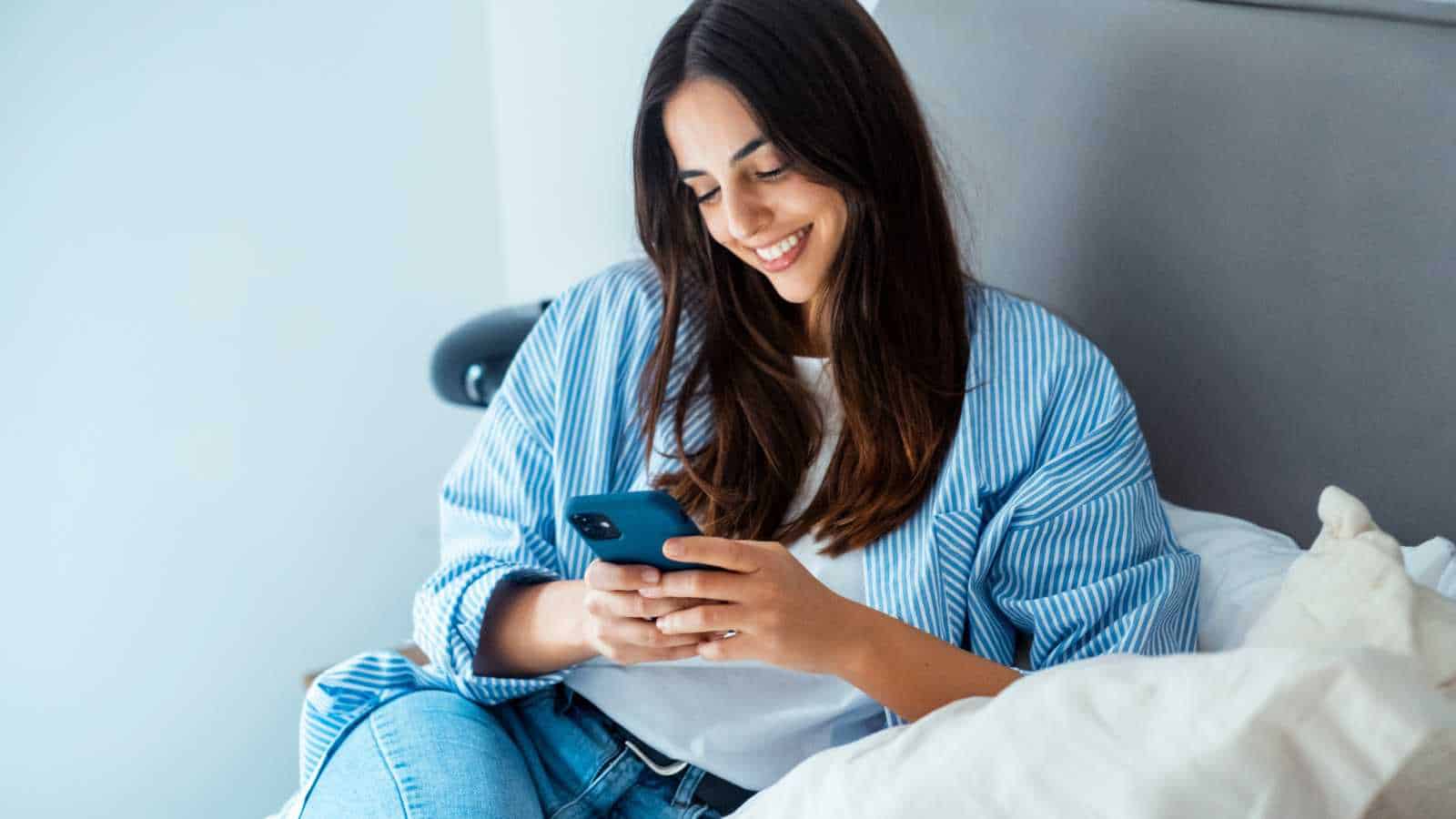 girl texting