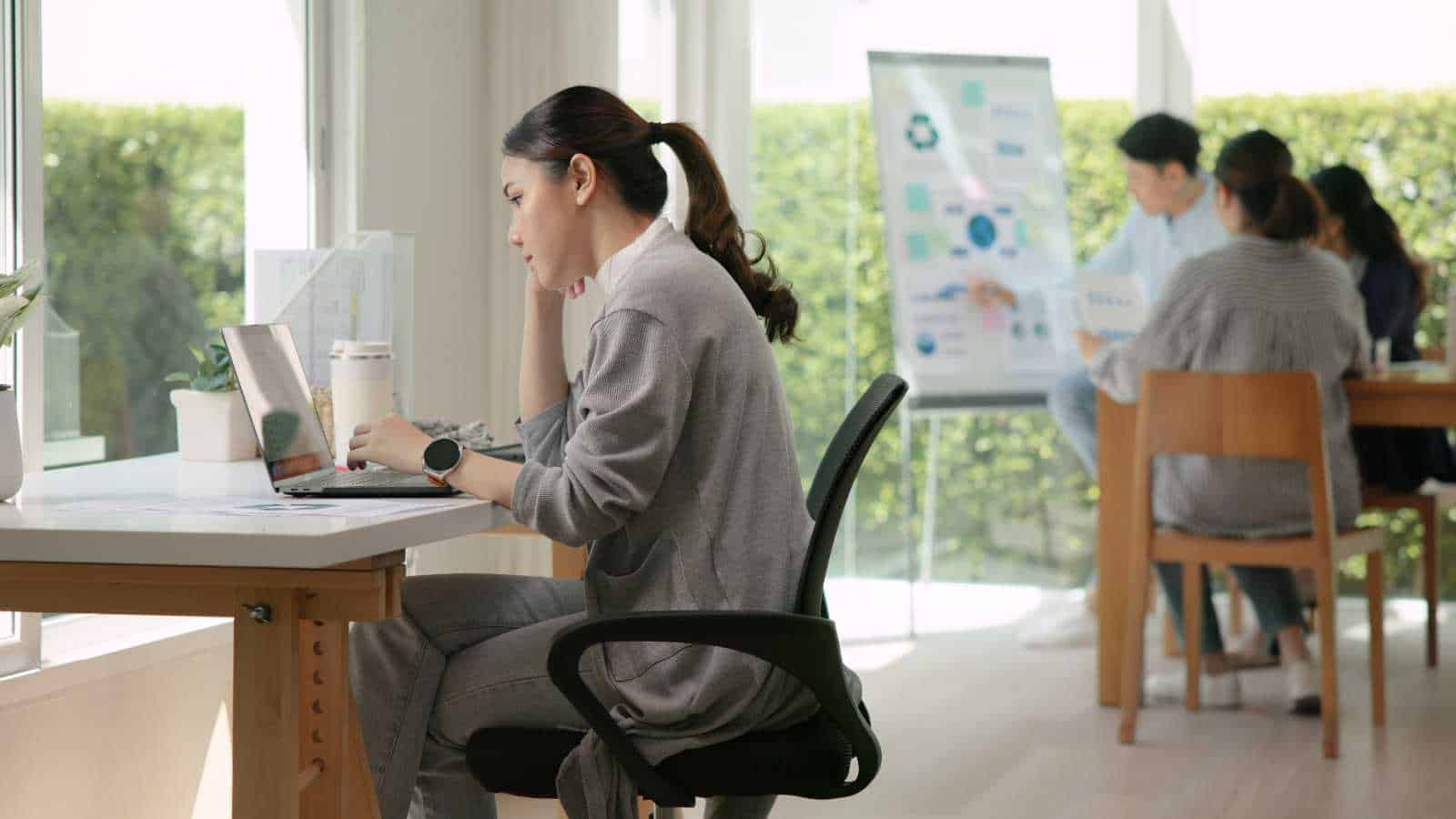 girl on laptop