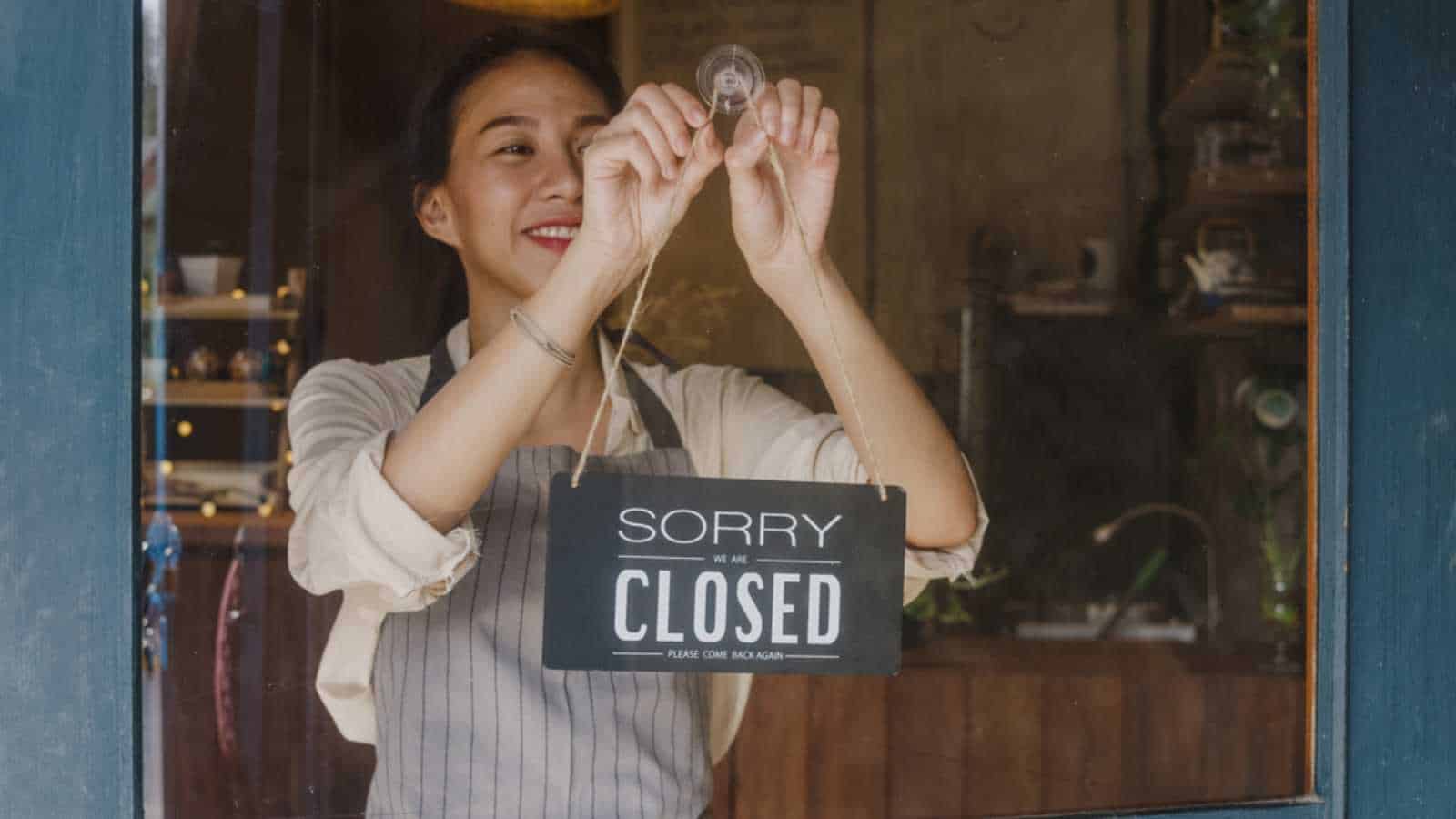 restaurant habits servers say make guests their least favorite to serve