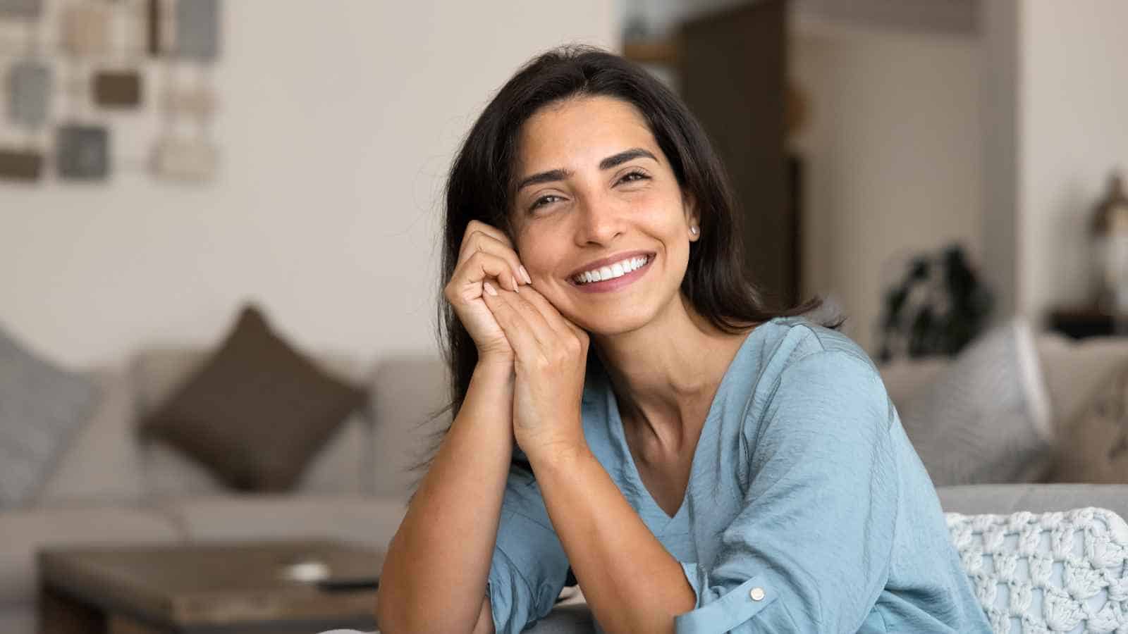 12 Key Appearance Traits Senior Men Often Notice in Women